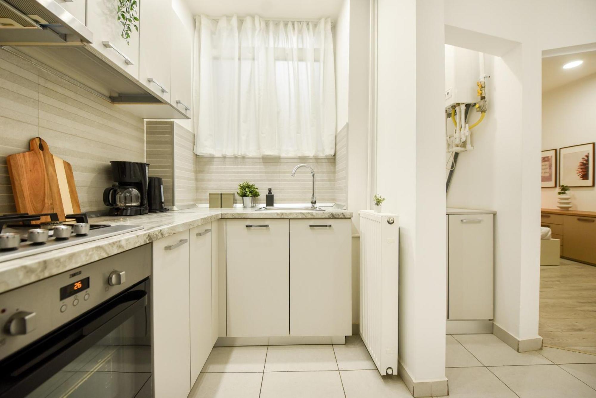 Ideal Home - Spacious & Modern Accommodation Near Unirii Square Bucharest Room photo