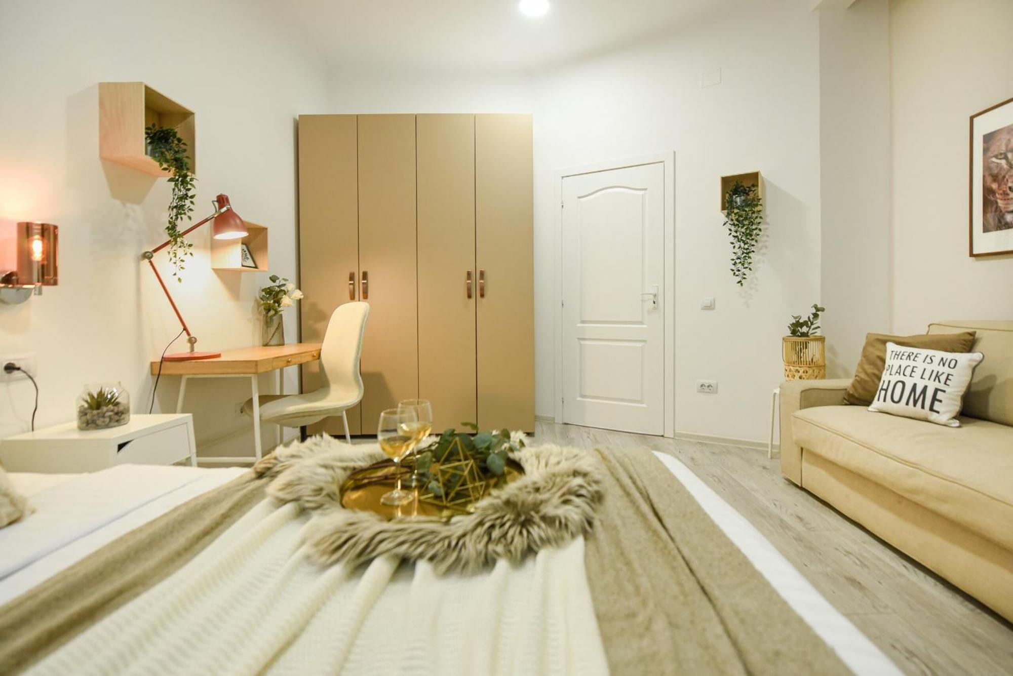 Ideal Home - Spacious & Modern Accommodation Near Unirii Square Bucharest Room photo