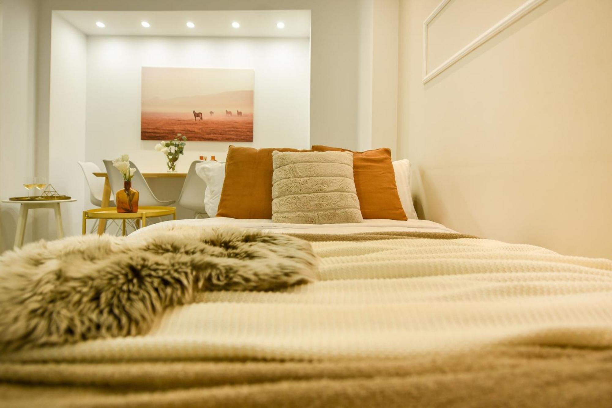 Ideal Home - Spacious & Modern Accommodation Near Unirii Square Bucharest Room photo