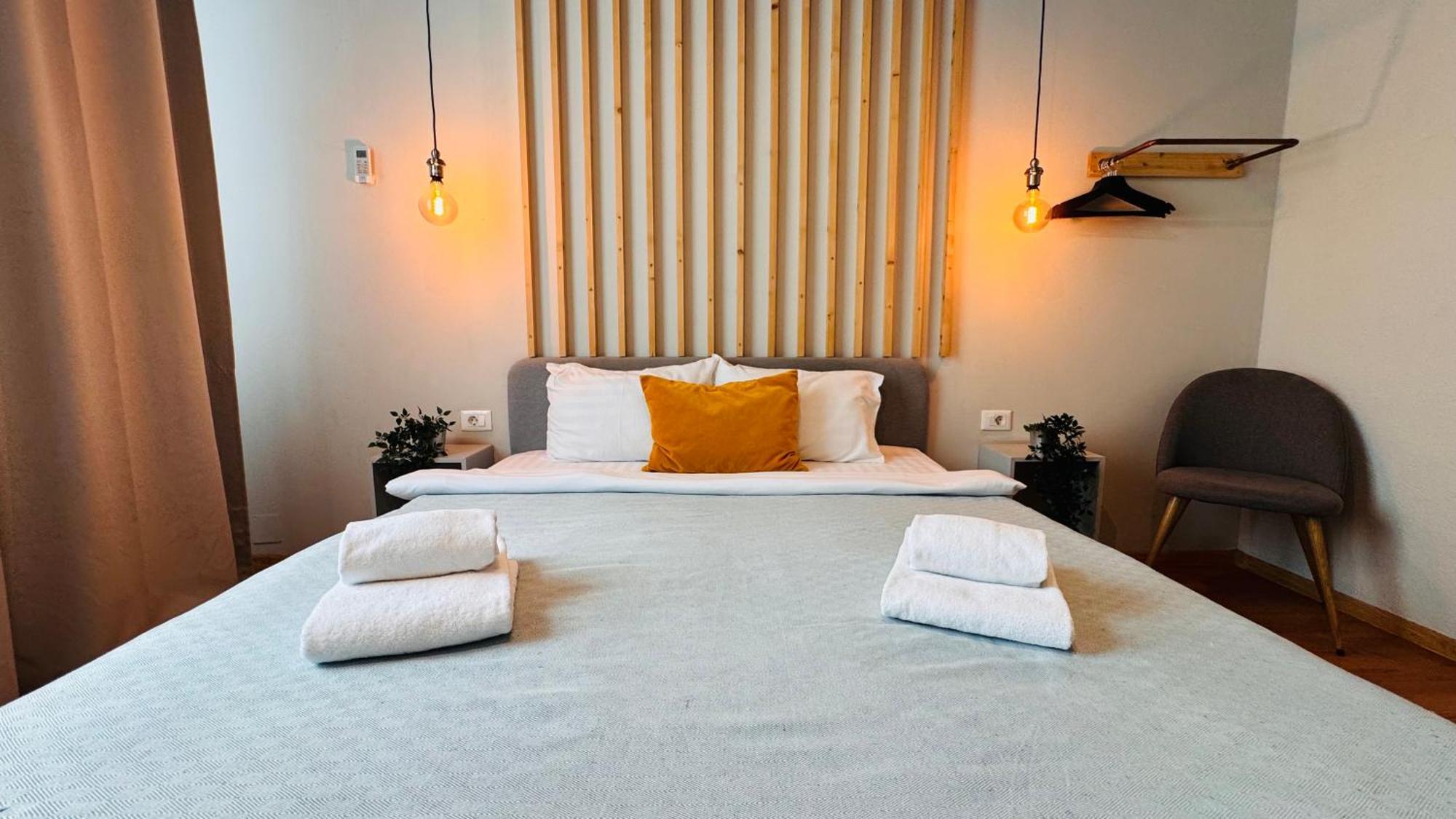 Ideal Home - Spacious & Modern Accommodation Near Unirii Square Bucharest Room photo