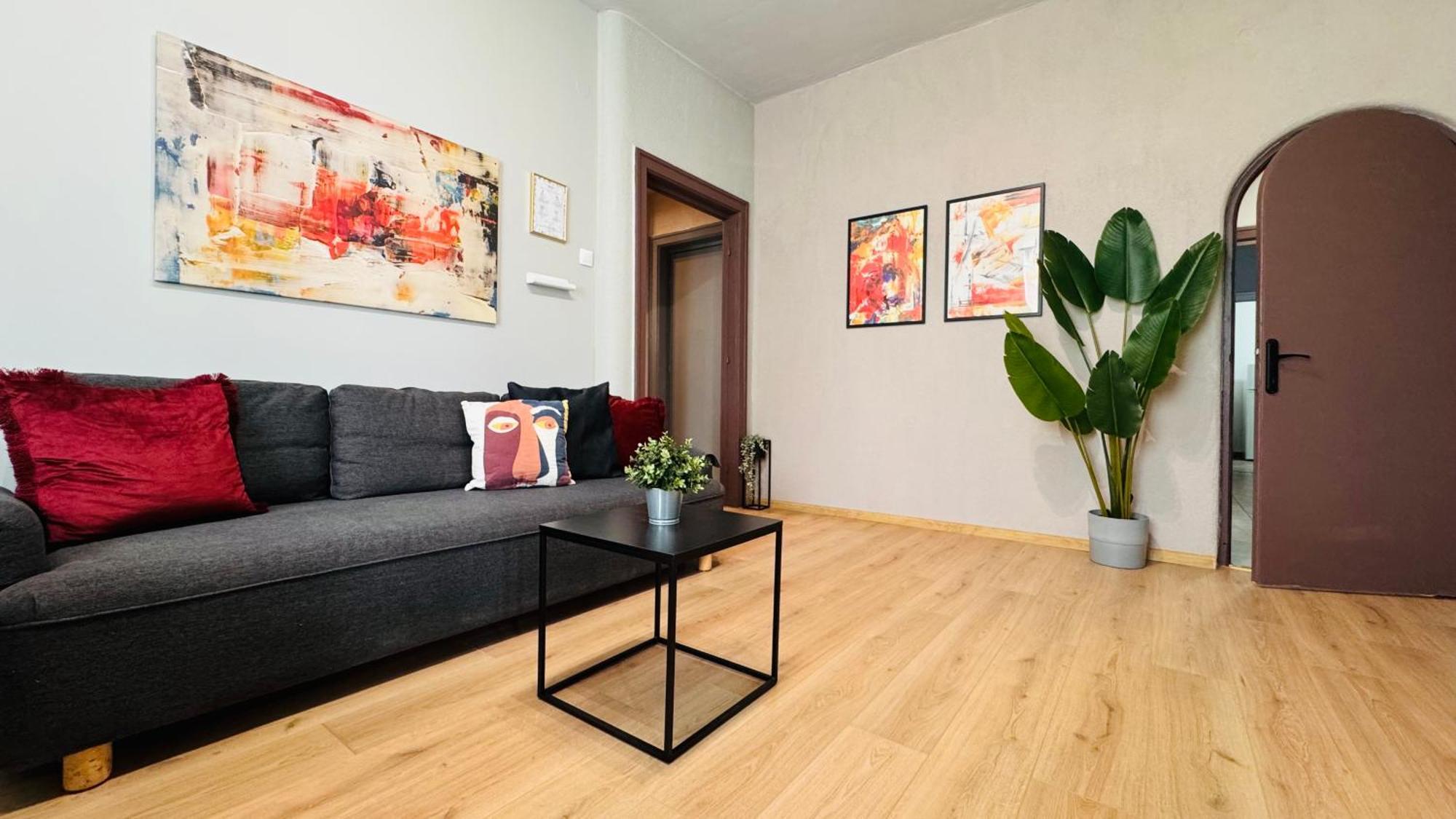Ideal Home - Spacious & Modern Accommodation Near Unirii Square Bucharest Room photo
